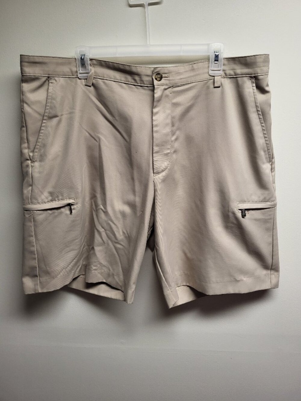 IZOD XFG Cargo Shorts Men's Size 38 Beige Performance Golf Utility Shorts